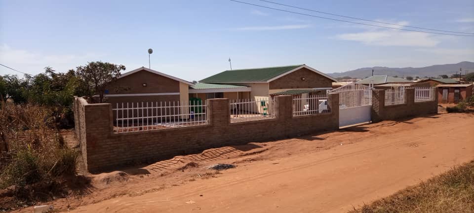 TakenoLAB students learning technology